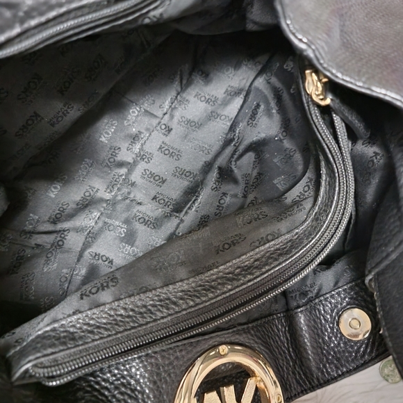*Auth* Black Michael Kors bag - Picture 5 of 8